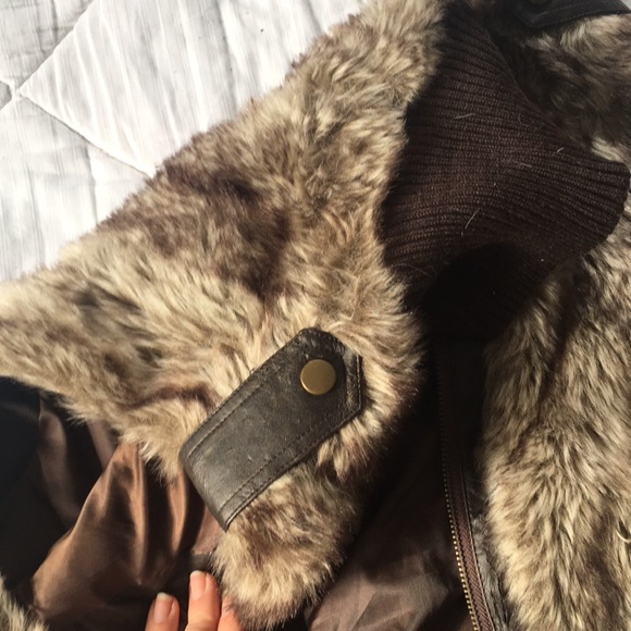 Faux Fur Aviator Style Vest! Zip-Up + Pockets - Picture 8 of 8